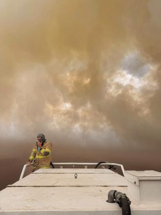 Castro County First Re- sponders and fire depart - ments from Dimmitt, Naz areth and Hart have been busy since last week fight - ing a number of wild fires in the Texas Panhandle. This week, local departments pitched in to help control a fire near Kress. Fires in the Amarillo and Canyon area continue to be monitored. (Courtesy photos)
