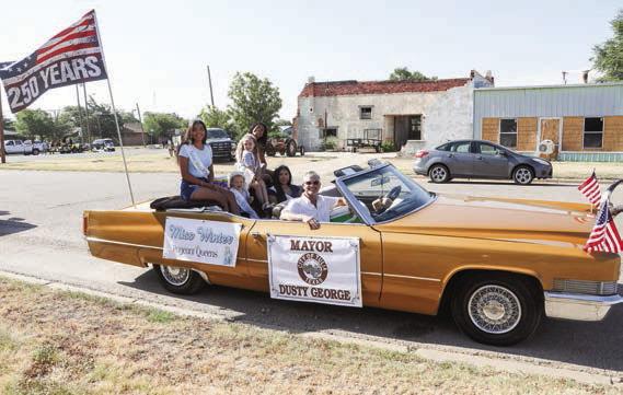 Tulia Mayor Dusty George and Miss Winter Pageant Winners