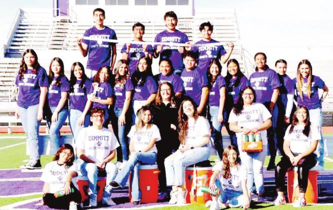 DISD athletic trainers– (back row) ConLer Willey, Lizandro Rocha, Mario Lopez, Frankie Rios, (middle row) Grisell Aguirre, Jimena Fuentes, Karla Perez, Rosalinda Comparan, Carla Medina, Kimberly Solis, Na'Khiyah Porras, Martin Rodriguez, Delia Vargas, Alexandra Mora, Jada Saenz, Noelia Santellano, Sera Garcia, (front row) Alyssa Enriquez, LJ Lopez, Heidi Cantu, Karlee Gluszek, Noemy Olmos, Audrey Wooten, Paulina Bernal and Magdalyn Chavez.
