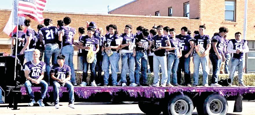 Harvest Day Parade – DHS Bobcats joined in the Harvest Days celebration.