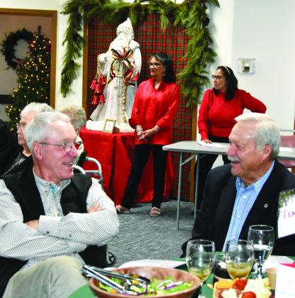 FARMER TALK—Jerry Brorman and Tom Betzen may have been talking about what they’re getting their wives for Christmas—or farming. (Photo by Jim Steiert)