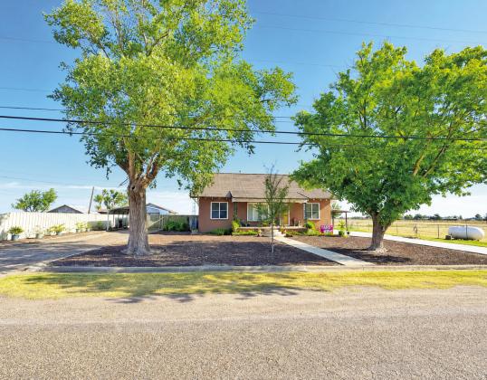 Yard of the week – 205 NE 10th - Vaughn