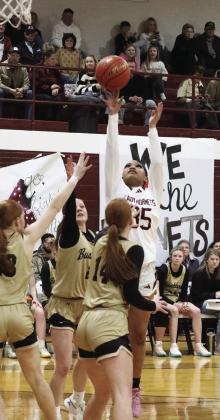 Tulia’s Aubrii Williams shoots over the defenders
