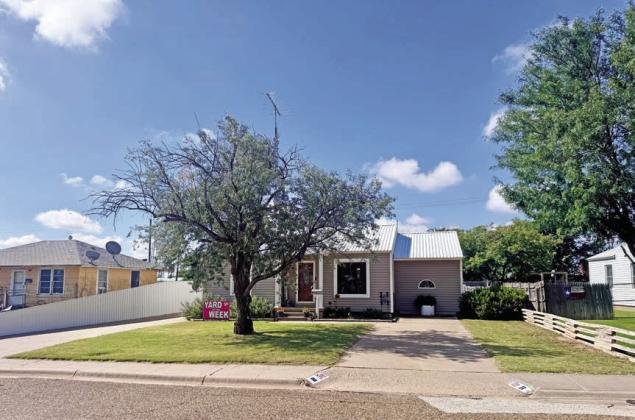 Yard of the week – 8 Houston Rd. – Wendy Hill
