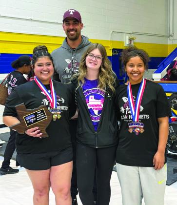 Sophomore Abreigh Rodriguez won the 3A Regional Championship and is headed to state. Abreigh was also named best lift squat #425. Jerriah Brookins placed 5th at Regionals.