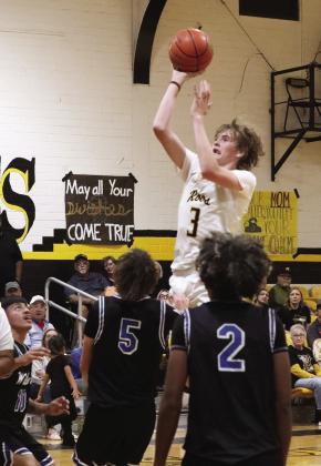 Henri Nolen jumps high to take the shot