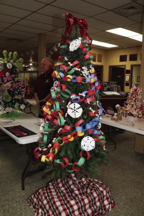 Mrs. McNeill’s 1st Grade Class and Mrs. Criswell’s 2nd Grade Class from Happy Elementary decorated the Christmas tree at the entrance of the Museum