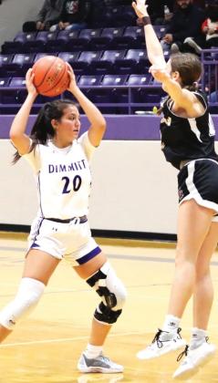 Bobbies Kriselle Ramirez (Photo by Arnoldo Ogaz/ Dimmitt Sports Media)
