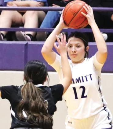 Bobbies Bryalynn Chavira (Photo by Arnoldo Ogaz/ Dimmitt Sports Media)