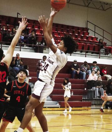 Deshaun Yarbrough shoots over the defenders