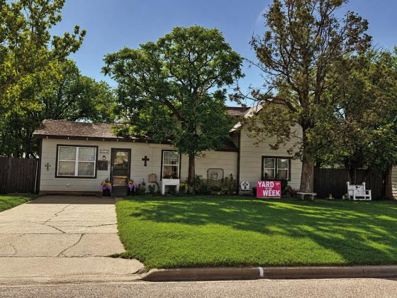 Yard of the Week - 406 N Hale - Rocha home