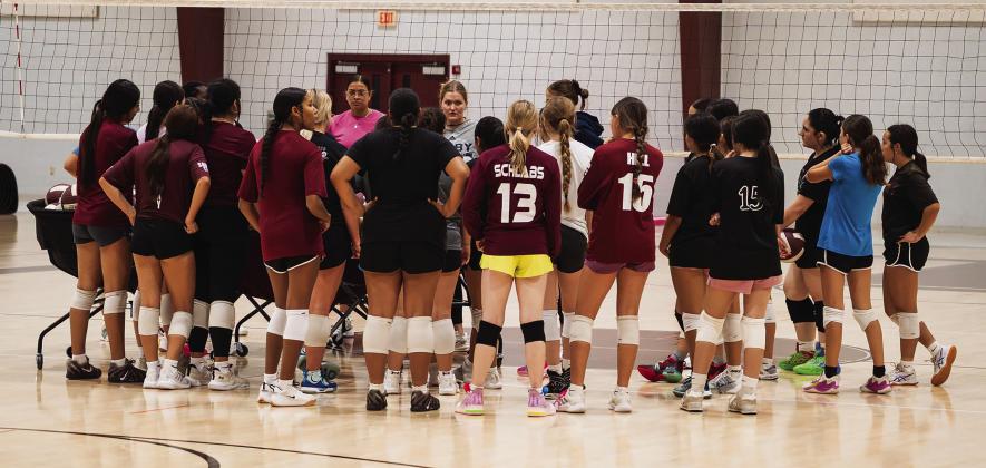 Hereford alum Darcy Dodd coached up Hereford volleyball players last week during Hereford High School’s annual volleyball camp. (Courtesy photos)