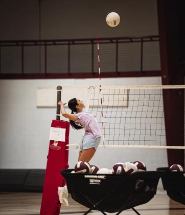 Hereford alum Darcy Dodd coached up Hereford volleyball players last week during Hereford High School’s annual volleyball camp. (Courtesy photos)