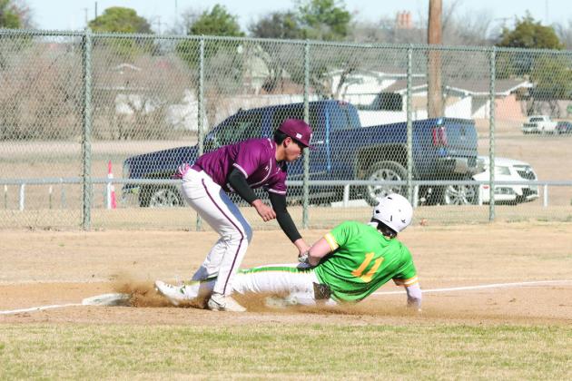 Roberto Martinez tagged the runner out at 3rd