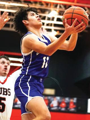 Bobcats Kaden Carpio moves in for a shot against Brownfield. (Dimmitt Sports Media photo)