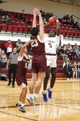 Kavin Powell shoots for two