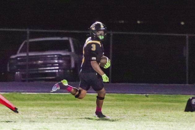 Zay Reyes returns a kickoff for a touchdown