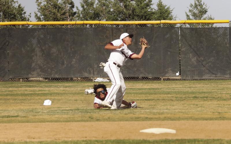 Reynoldo Guerrero makes the catch for the out behind 2nd base.