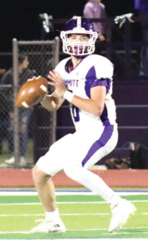 Bobcats QB Jack Lunsford prepares to launch a pass. (Dimmitt Sports Media)