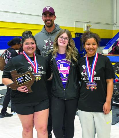 Sophomore Abreigh Rodriguez won the 3A Regional Championship and is headed to state. Abreigh was also named best lift squat #425. Jerriah Brookins placed 5th at Regionals.