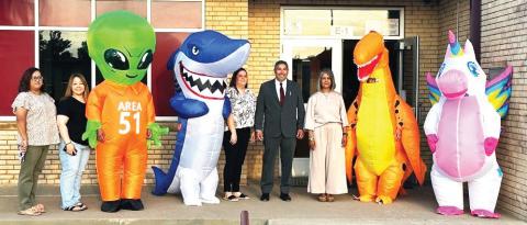 The first day of school saw students greeted by the new superintendent, Juan Dominguez, and other members of the HISD administrative staff – as well as some other bright creatures to spice up the first day.