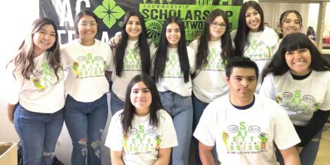 HOSA students volunteer