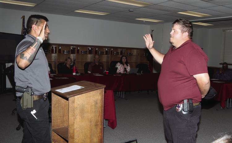 Tulia ISD Chief of Police Jose Martinez administered the Oath of Office for Tulia ISD’s newest Police Officer, Tanner Glenn.