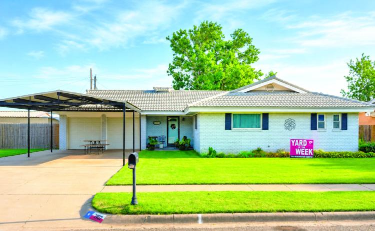 Yard of the week - 203 Apache Trail - Joe and Sally Murrell