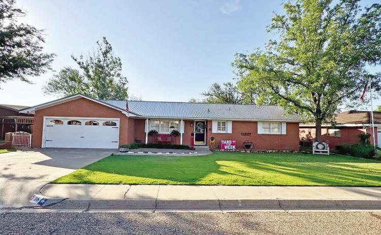 Yard of the Week – 38 Crockett - Breland and Teresa Ledbetter